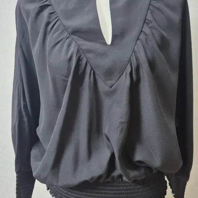 [BUNJANG] Jucy Judy Black Frill Neck Shirring Blouse / A-8 쥬시쥬디 블랙 프릴넥 셔링 블라우스