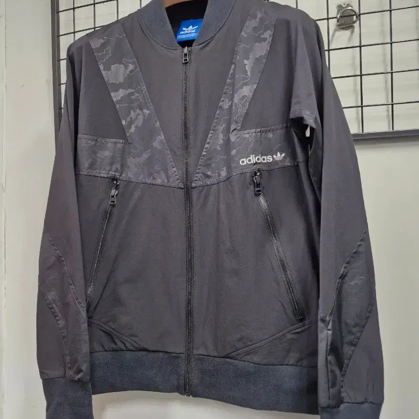 [BUNJANG] Adidas Functional Modern Jacket / 100L 아디다스 기능성 모던 자켓.