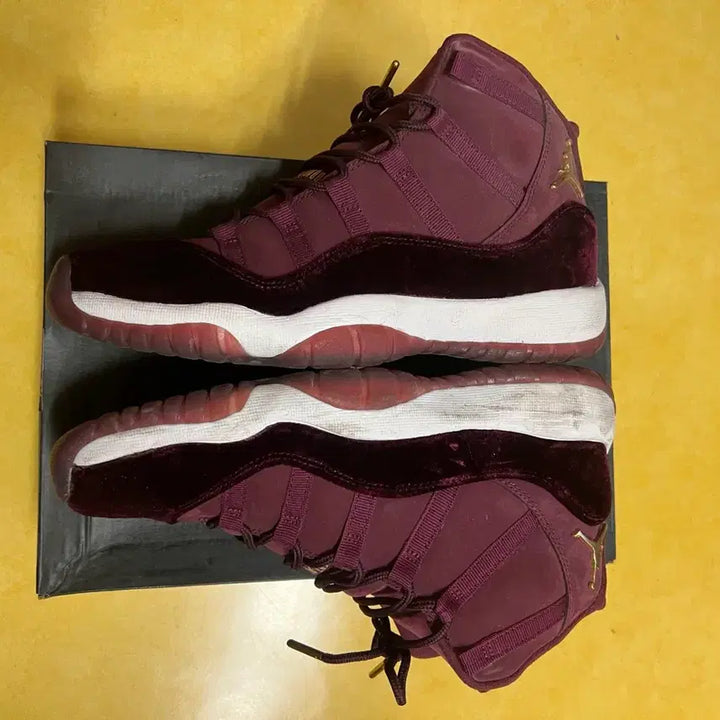 [BUNJANG] Nike Jordan 11 GS Maroon Sneakers / 조던 11 GS
