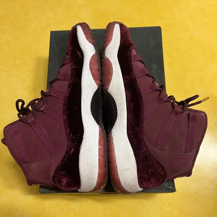 [BUNJANG] Nike Jordan 11 GS Maroon Sneakers / 조던 11 GS