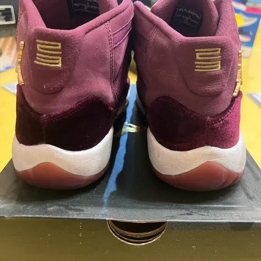 [BUNJANG] Nike Jordan 11 GS Maroon Sneakers / 조던 11 GS