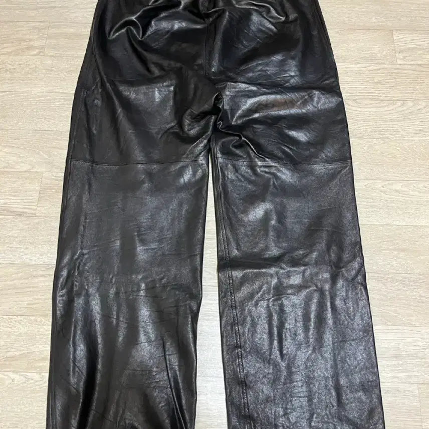 [BUNJANG] LE SSERAFIM Pierce Leather Track Pants / [L] 피어스 레더 트랙팬츠