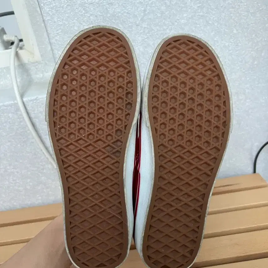 [BUNJANG] Vans Authentic Red Sneakers (235mm) / 반스 어센틱 레드 스니커즈 (235mm)