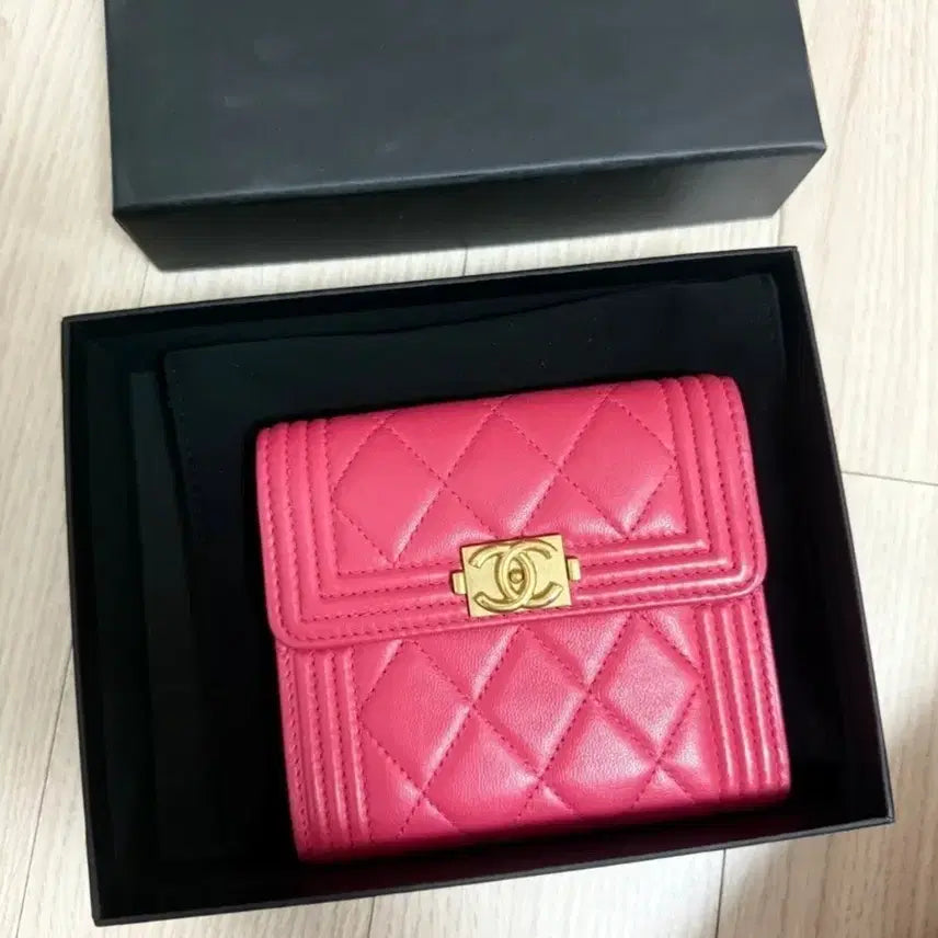 [BUNJANG] Chanel Boy Lambskin Women's Wallet (Mint) / 미사용) 샤넬 보이 램스킨 여성용 반지갑 (민트급)