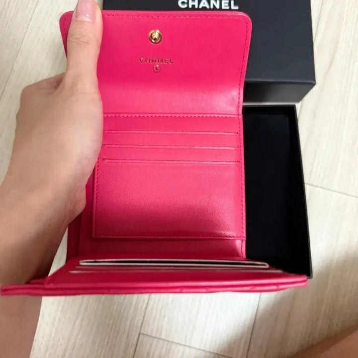 [BUNJANG] Chanel Boy Lambskin Women's Wallet (Mint) / 미사용) 샤넬 보이 램스킨 여성용 반지갑 (민트급)