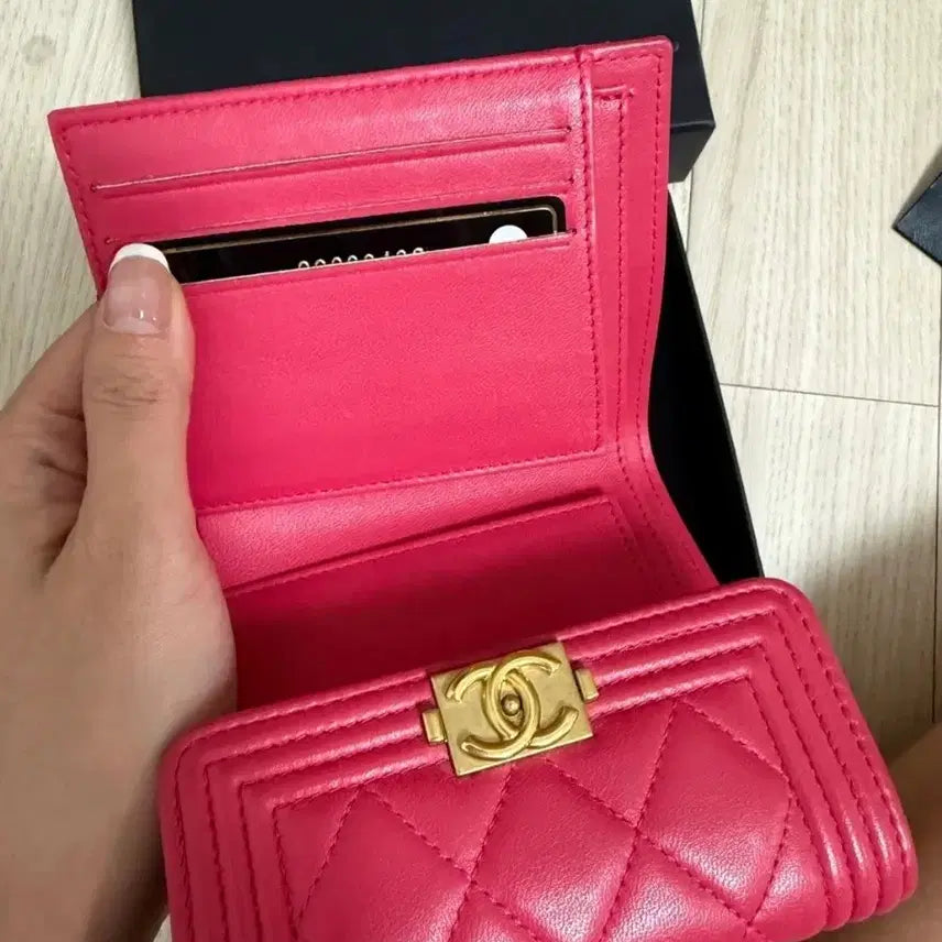 [BUNJANG] Chanel Boy Lambskin Women's Wallet (Mint) / 미사용) 샤넬 보이 램스킨 여성용 반지갑 (민트급)