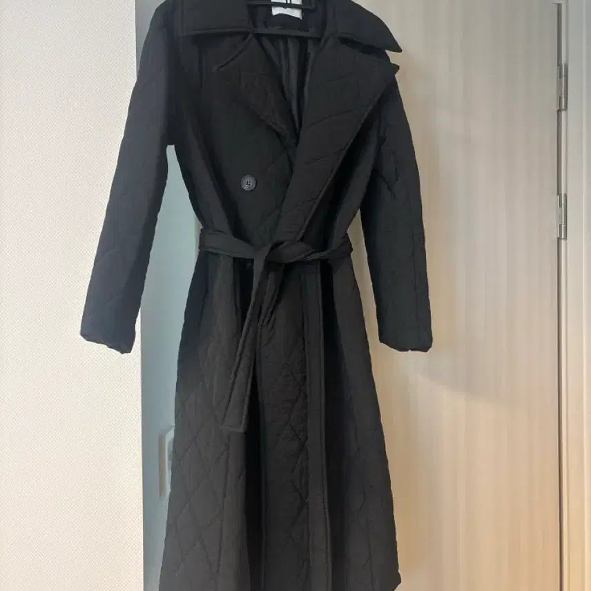 [BUNJANG] Black Quilted Long Coat / 블랙 퀼팅 롱 코트
