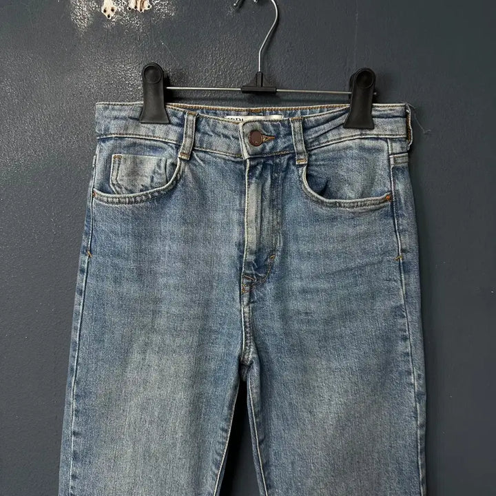 [BUNJANG] Zara Women's Light Indigo Cut Denim Pants / 26 자라 여성 라이트인디고 컷팅 데님 팬츠