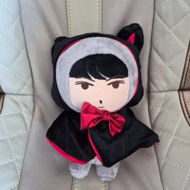 [BUNJANG] EXO Doll Black Cape Red Ribbon / 엑소 아이돌 인형 검정 망토 빨간 리본
