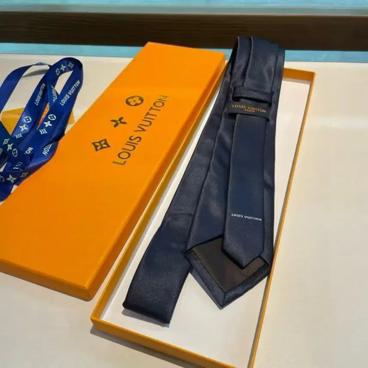 [BUNJANG] Louis Vuitton Tie - New / 루이비통 넥타이