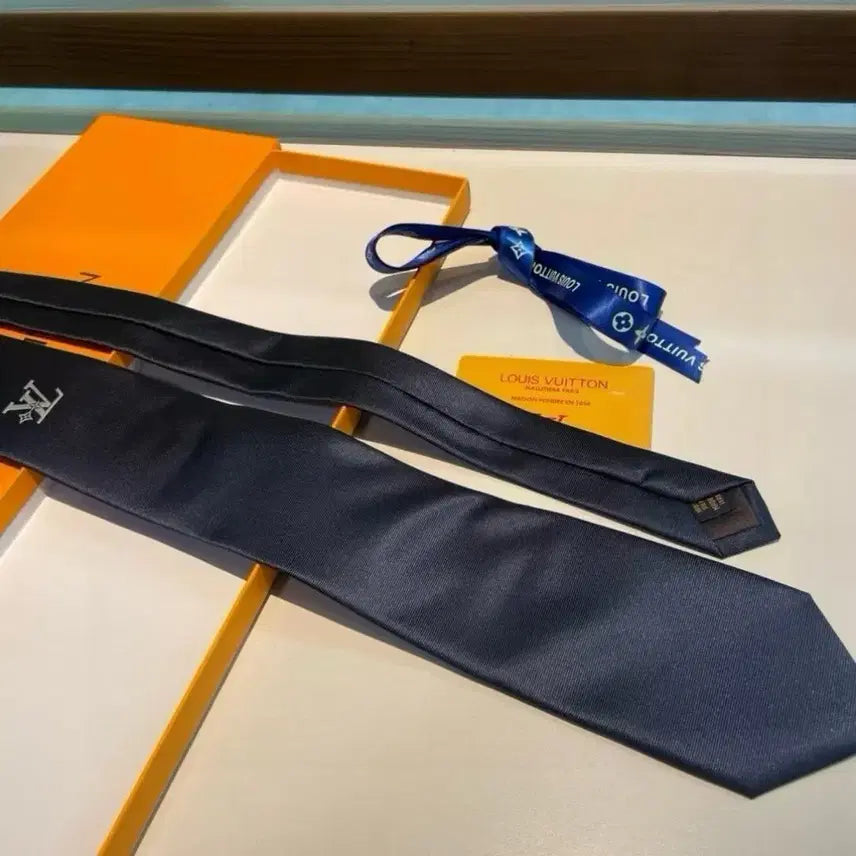 [BUNJANG] Louis Vuitton Tie - New / 루이비통 넥타이