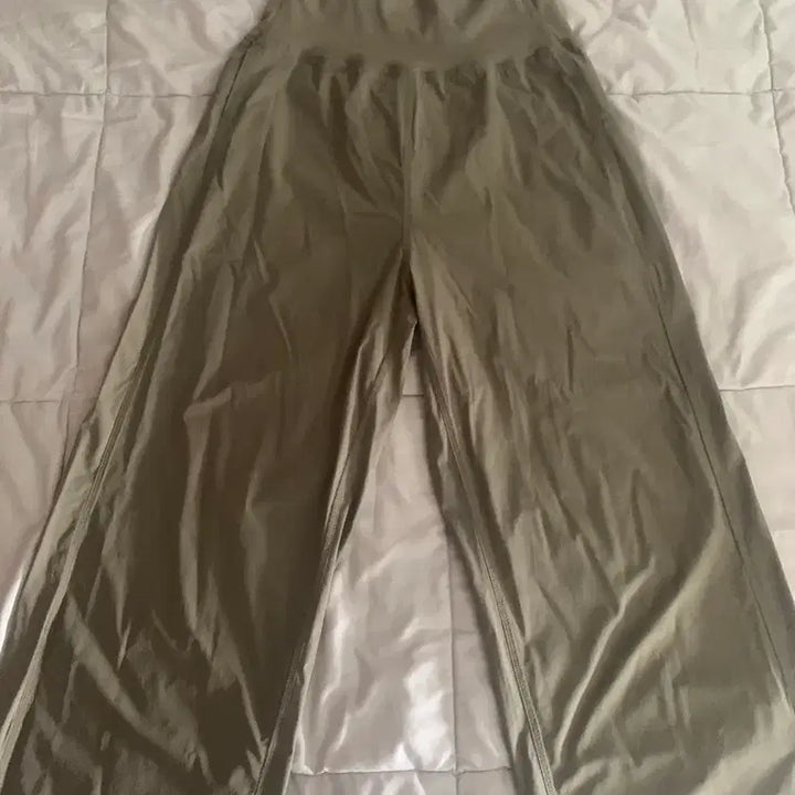 [SOLD OUT] 카키색 와이드 밴딩 팬츠 잇존