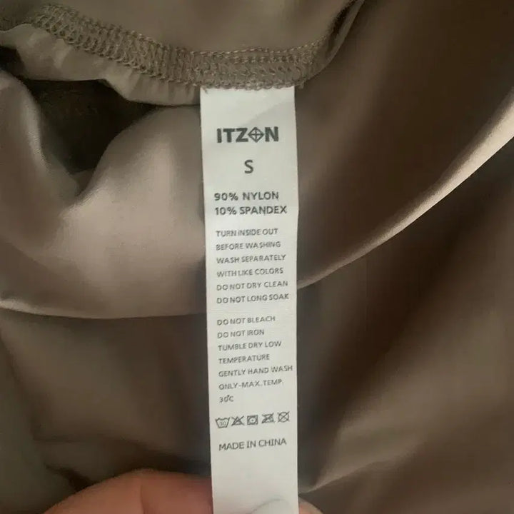 [SOLD OUT] 카키색 와이드 밴딩 팬츠 잇존