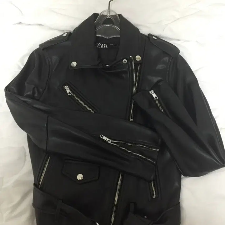 [SOLD OUT] 자라 크롭 레더 라이더 자켓