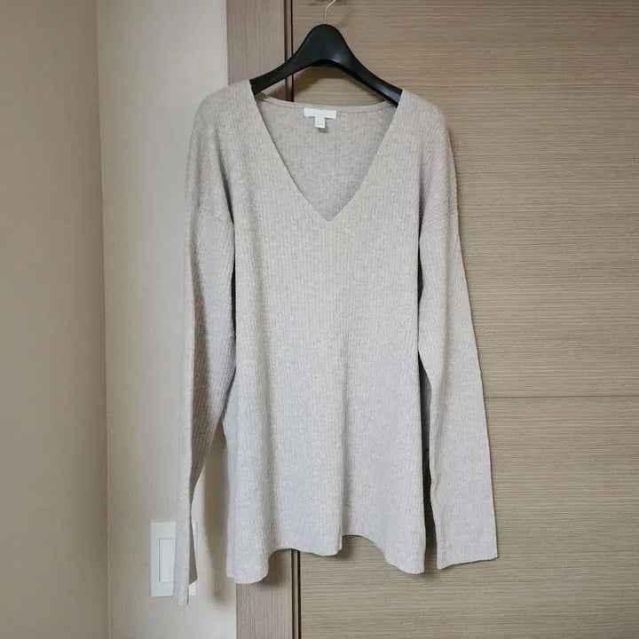 [BUNJANG] H&amp;M V-Neck Knit Sweater L Size / H&amp;M 브이넥골지니트 L사이즈