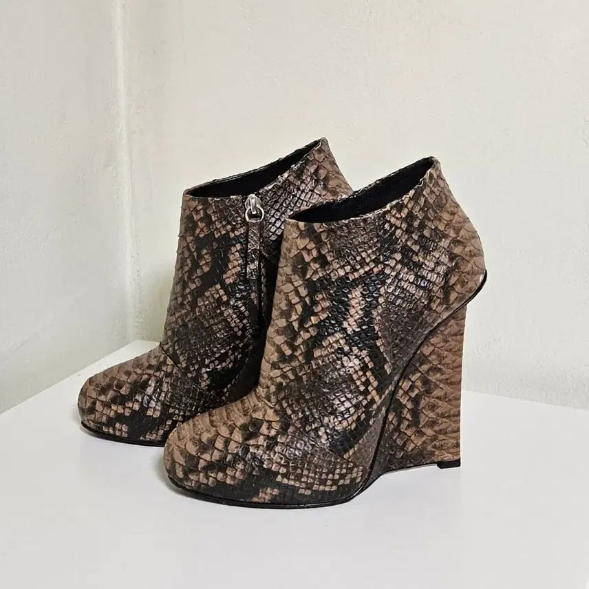 [BUNJANG] Giuseppe Zanotti Snake Skin Wedge Ankle Boots / 쥬세페 자노티 (Giuseppe Zanotti) 뱀피 웨지 앵클 부츠