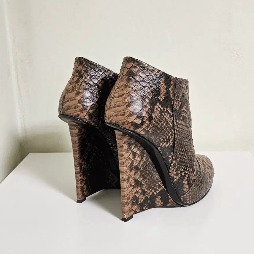 [BUNJANG] Giuseppe Zanotti Snake Skin Wedge Ankle Boots / 쥬세페 자노티 (Giuseppe Zanotti) 뱀피 웨지 앵클 부츠