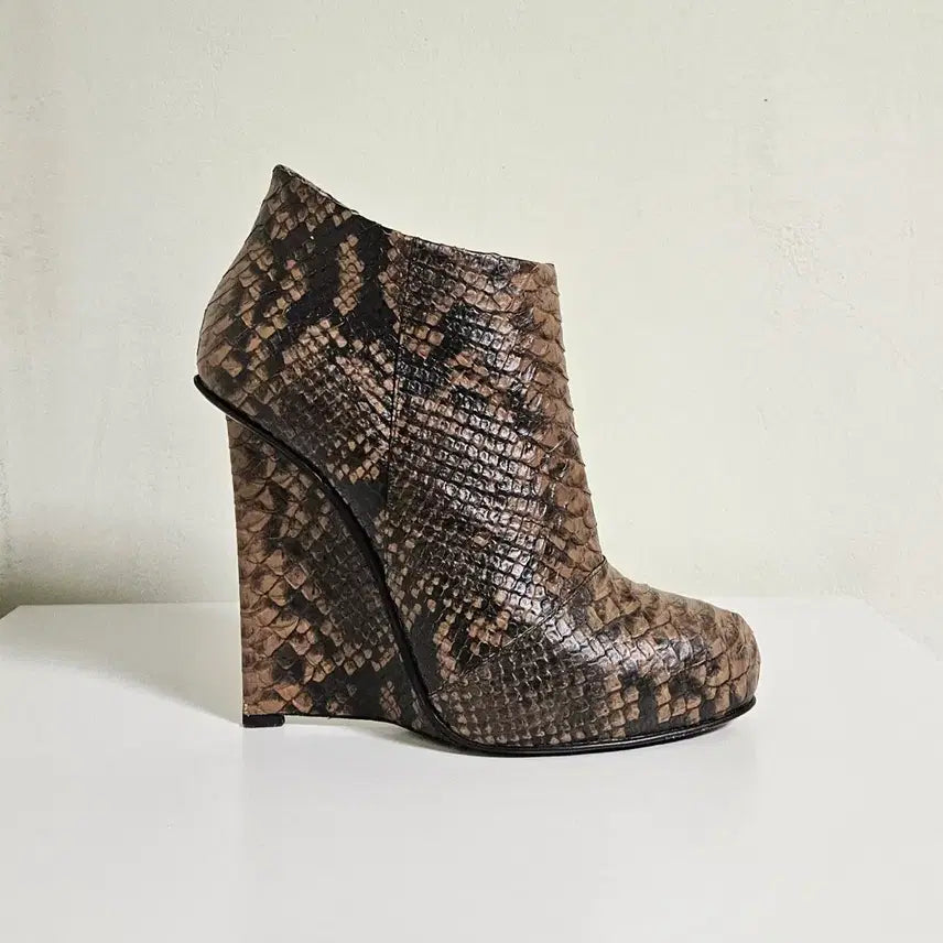 [BUNJANG] Giuseppe Zanotti Snake Skin Wedge Ankle Boots / 쥬세페 자노티 (Giuseppe Zanotti) 뱀피 웨지 앵클 부츠
