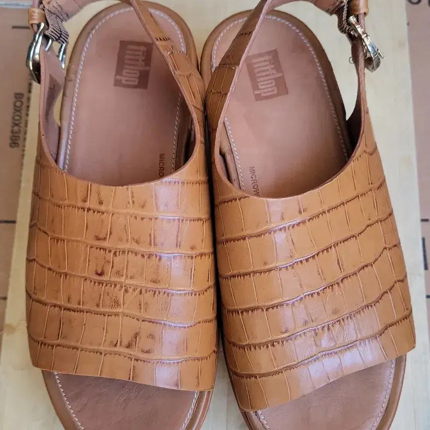 [BUNJANG] FitFlop Leather Wedge Sandals / 225 핏플랍 가죽 샌들 브라운 여성용36