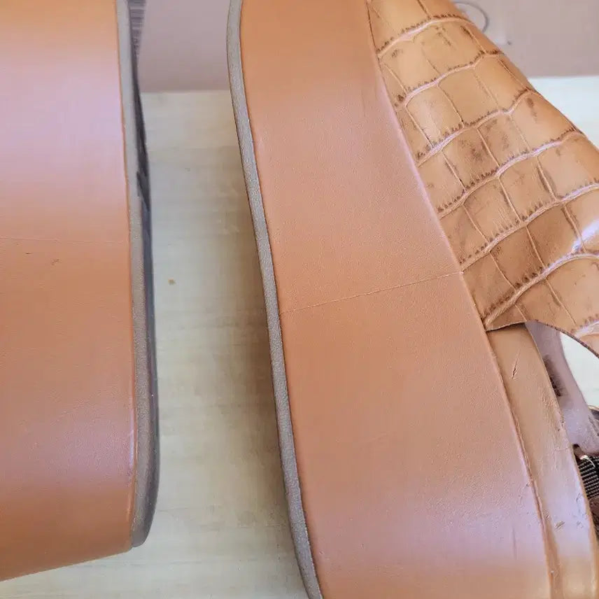 [BUNJANG] FitFlop Leather Wedge Sandals / 225 핏플랍 가죽 샌들 브라운 여성용36