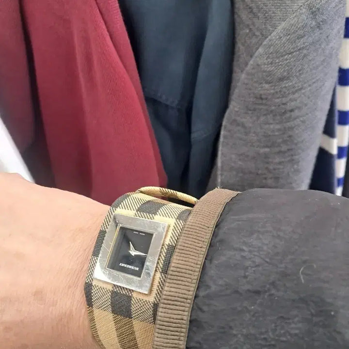 [BUNJANG] Burberry Watch and Wallet Bundle / 버버리정품. 여성 시계와 버버리 장지갑 총2개
