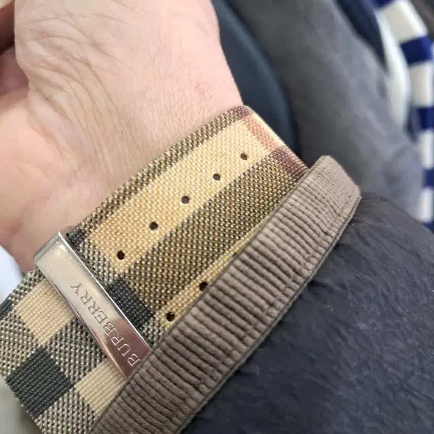 [BUNJANG] Burberry Watch and Wallet Bundle / 버버리정품. 여성 시계와 버버리 장지갑 총2개