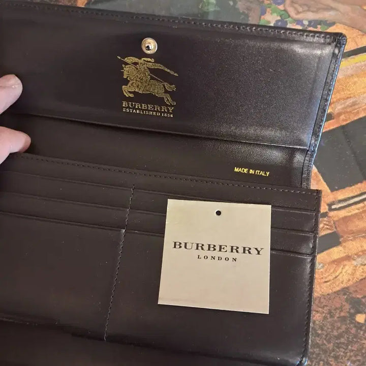 [BUNJANG] Burberry Watch and Wallet Bundle / 버버리정품. 여성 시계와 버버리 장지갑 총2개