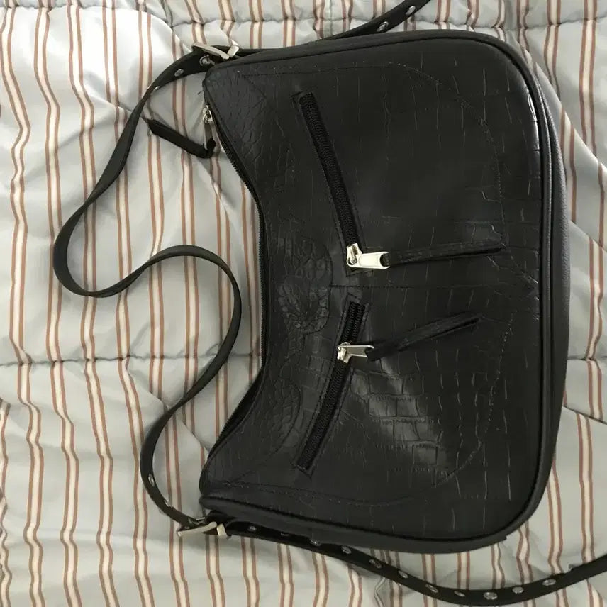 [BUNJANG] Lee Woo Gamakaras Shoulder Bag / 이우가마카라스 숄더백