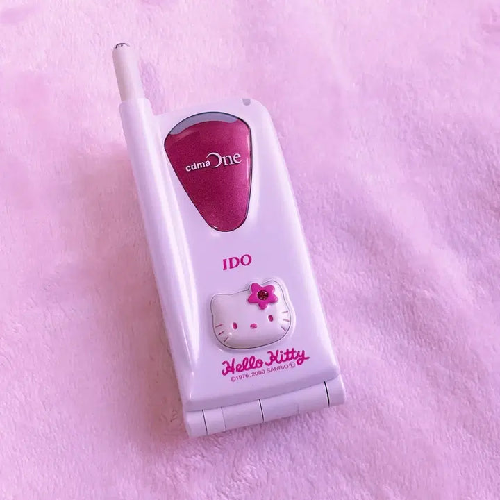 [BUNJANG] Kitty Mock Phone Galaphone Folder Phone Kitty Strap / 고전 키티 목업폰 갈라폰 폴더폰 키티스트랩 킽스