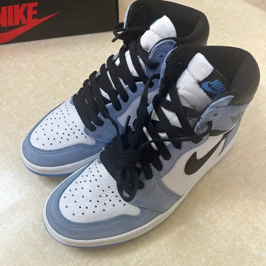 [BUNJANG] Nike Air Jordan 1 Retro High University Blue Sneakers / 나이키 조던 1 레트로 하이 유니버시티 블루 250
