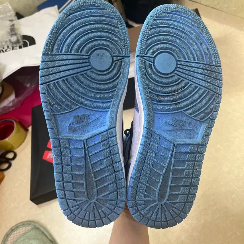 [BUNJANG] Nike Air Jordan 1 Retro High University Blue Sneakers / 나이키 조던 1 레트로 하이 유니버시티 블루 250