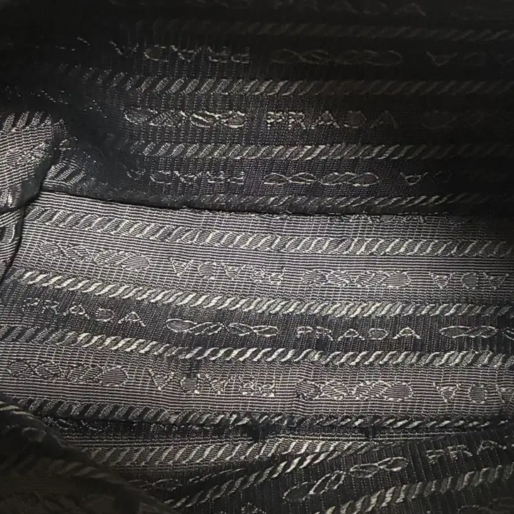 [BUNJANG] Prada Re-Edition 2000 Hobo Bag / (정품)프라다 리에디션 2000 호보백 1NE515