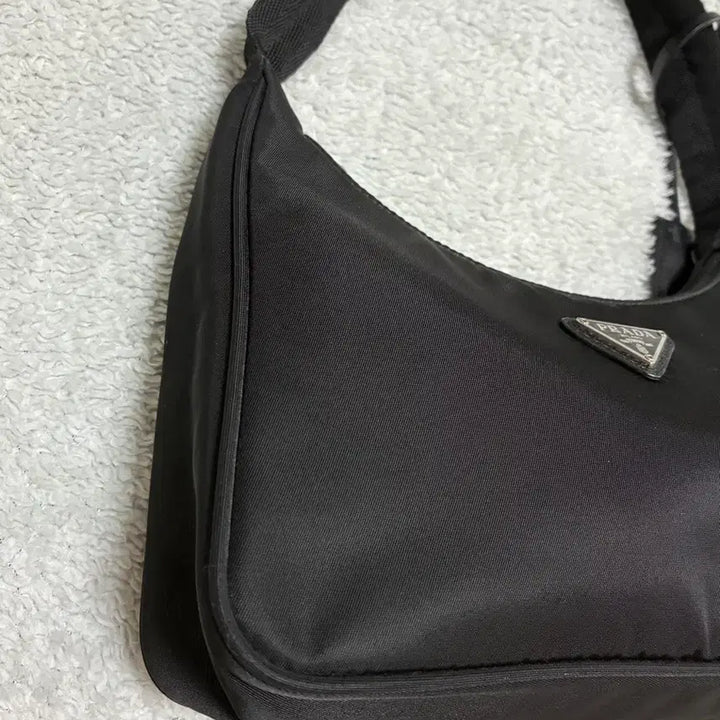 [BUNJANG] Prada Re-Edition 2000 Hobo Bag / (정품)프라다 리에디션 2000 호보백 1NE515