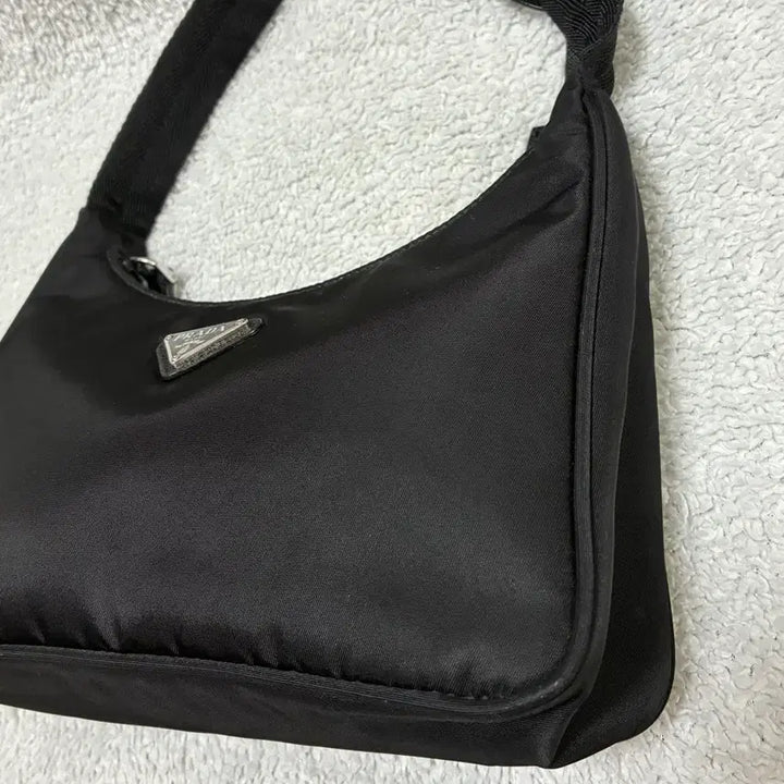 [BUNJANG] Prada Re-Edition 2000 Hobo Bag / (정품)프라다 리에디션 2000 호보백 1NE515
