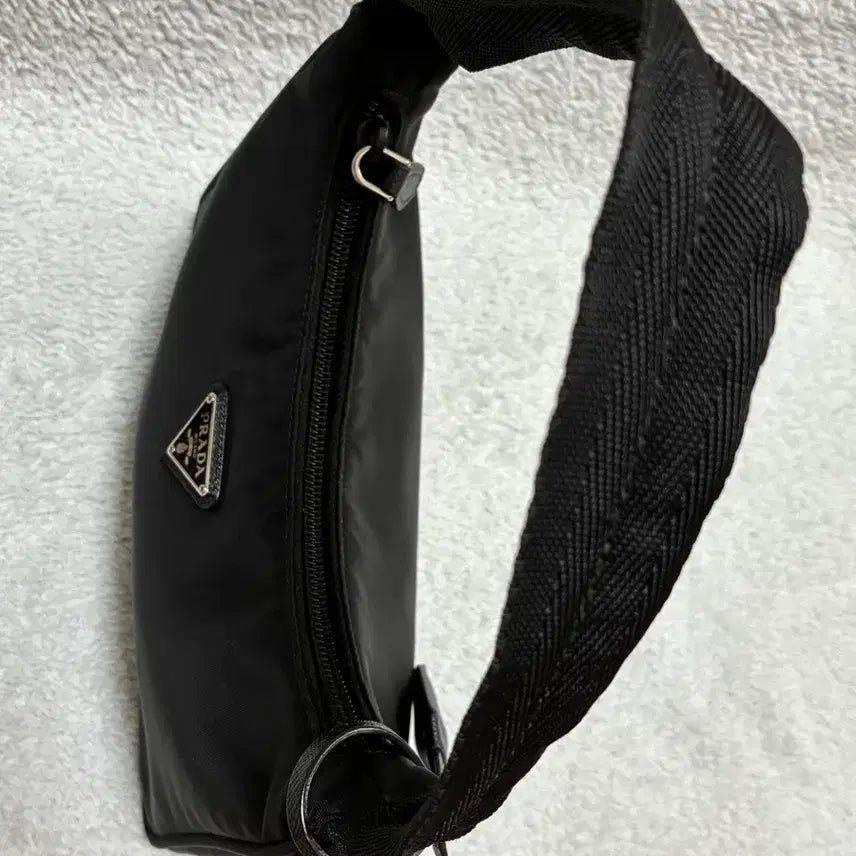 [BUNJANG] Prada Re-Edition 2000 Hobo Bag / (정품)프라다 리에디션 2000 호보백 1NE515