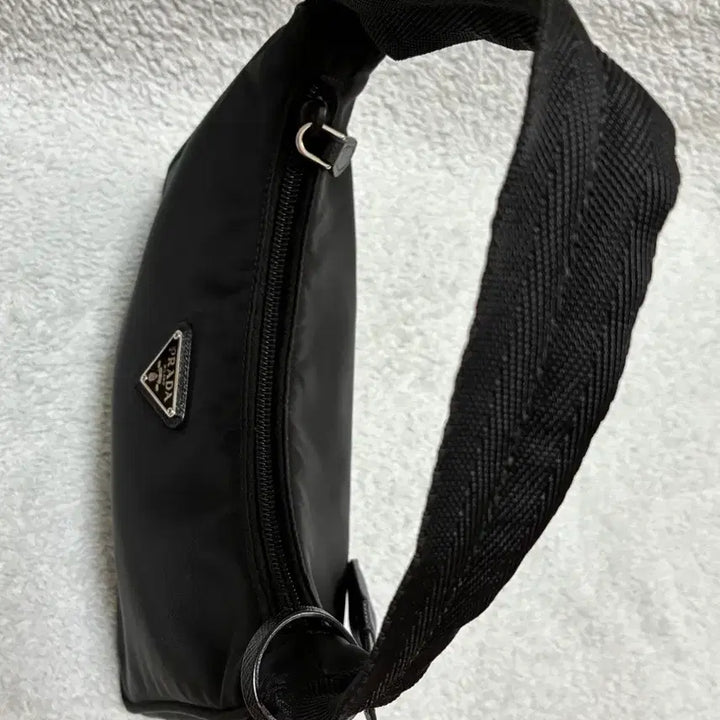 [BUNJANG] Prada Re-Edition 2000 Hobo Bag / (정품)프라다 리에디션 2000 호보백 1NE515