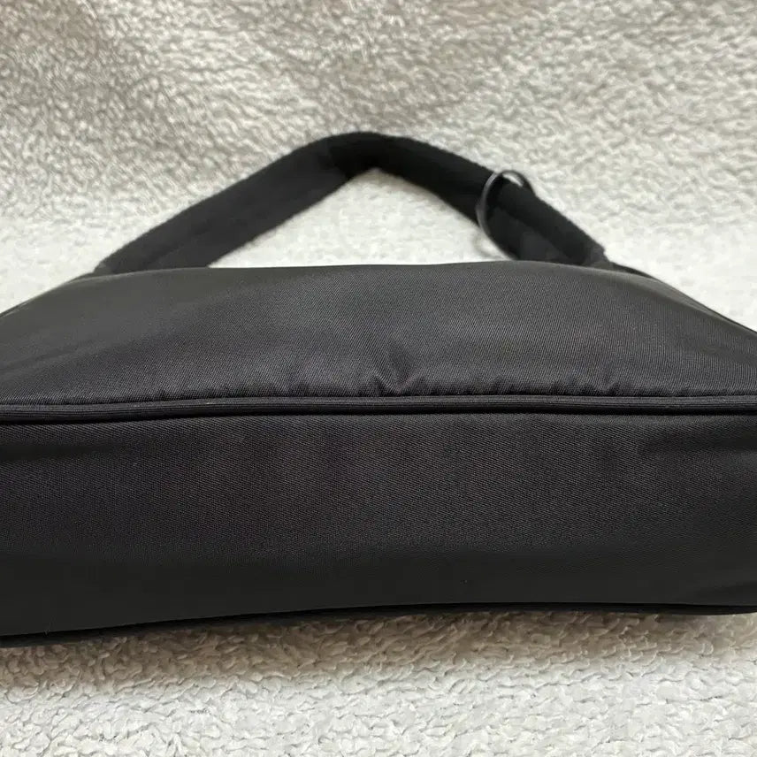 [BUNJANG] Prada Re-Edition 2000 Hobo Bag / (정품)프라다 리에디션 2000 호보백 1NE515