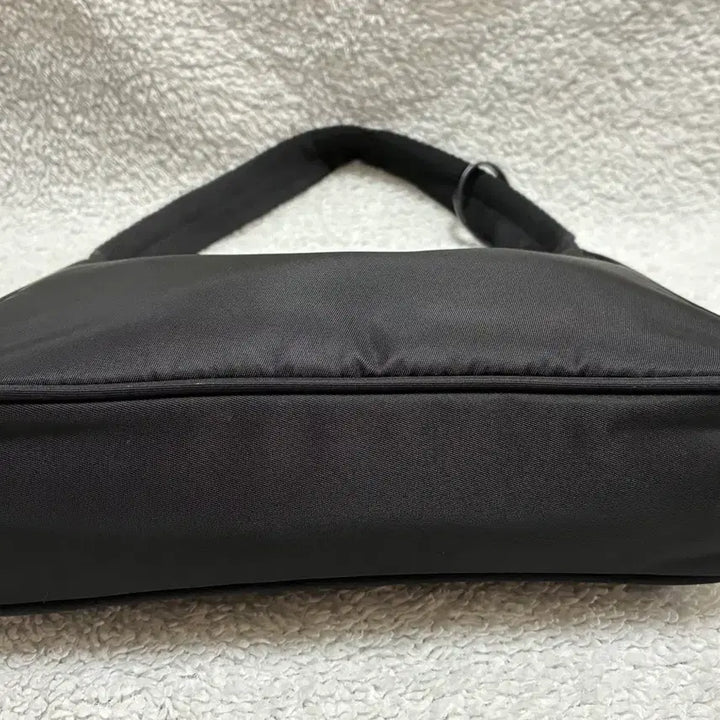 [BUNJANG] Prada Re-Edition 2000 Hobo Bag / (정품)프라다 리에디션 2000 호보백 1NE515