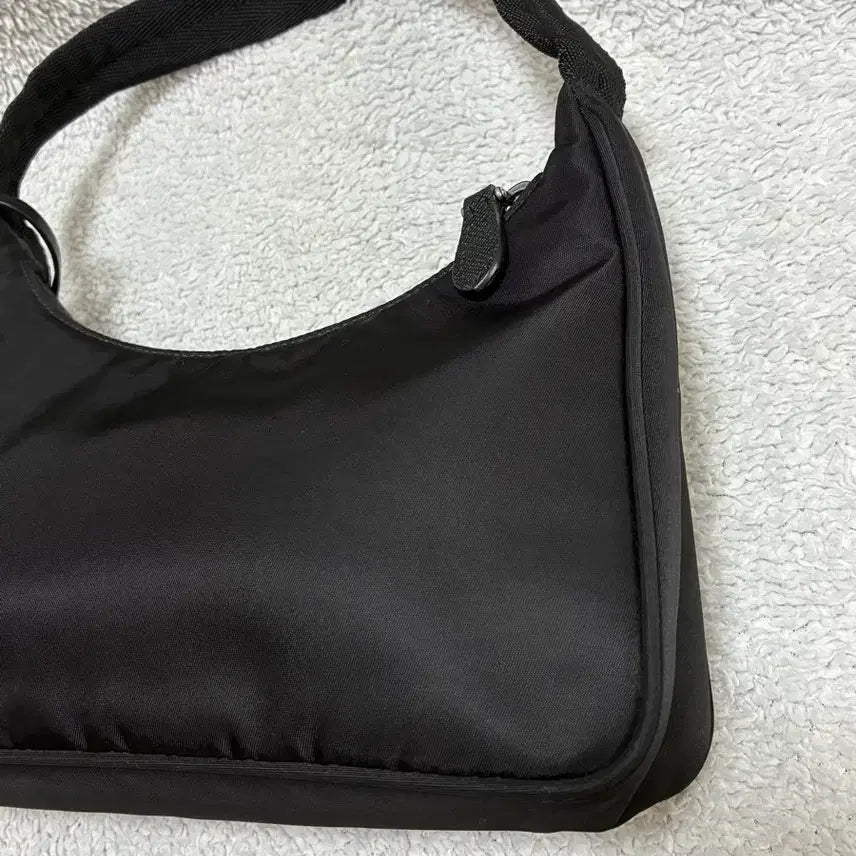 [BUNJANG] Prada Re-Edition 2000 Hobo Bag / (정품)프라다 리에디션 2000 호보백 1NE515