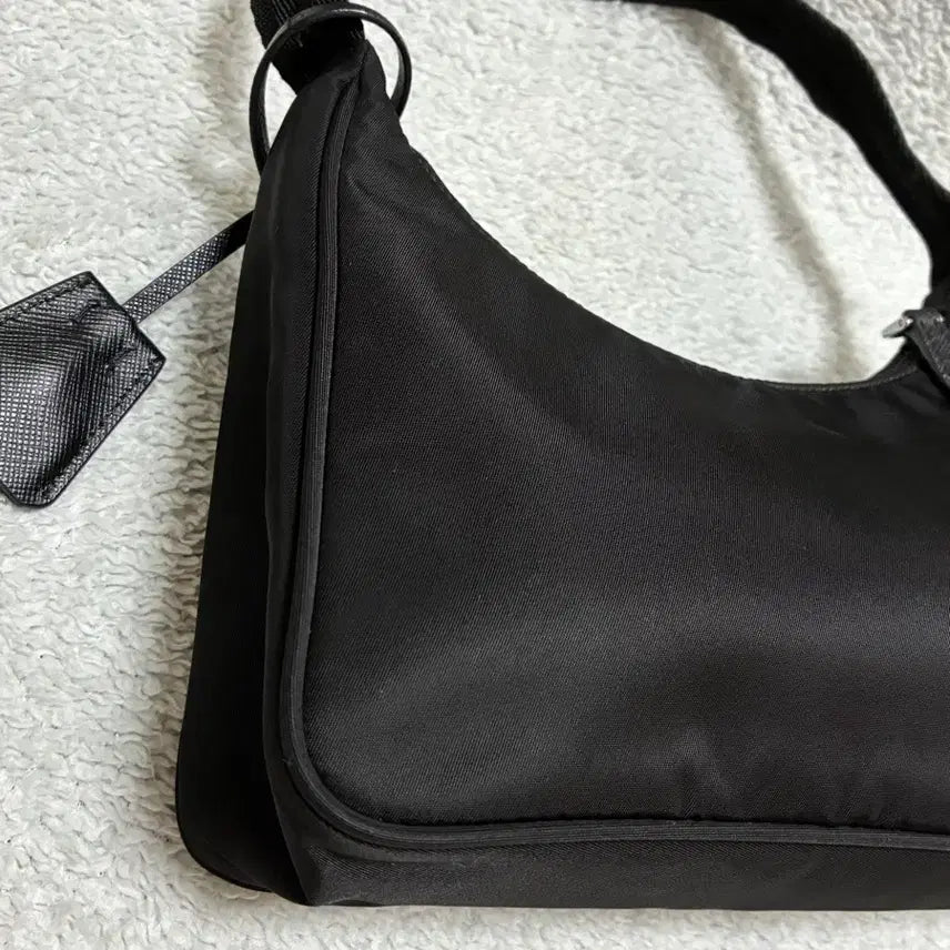 [BUNJANG] Prada Re-Edition 2000 Hobo Bag / (정품)프라다 리에디션 2000 호보백 1NE515