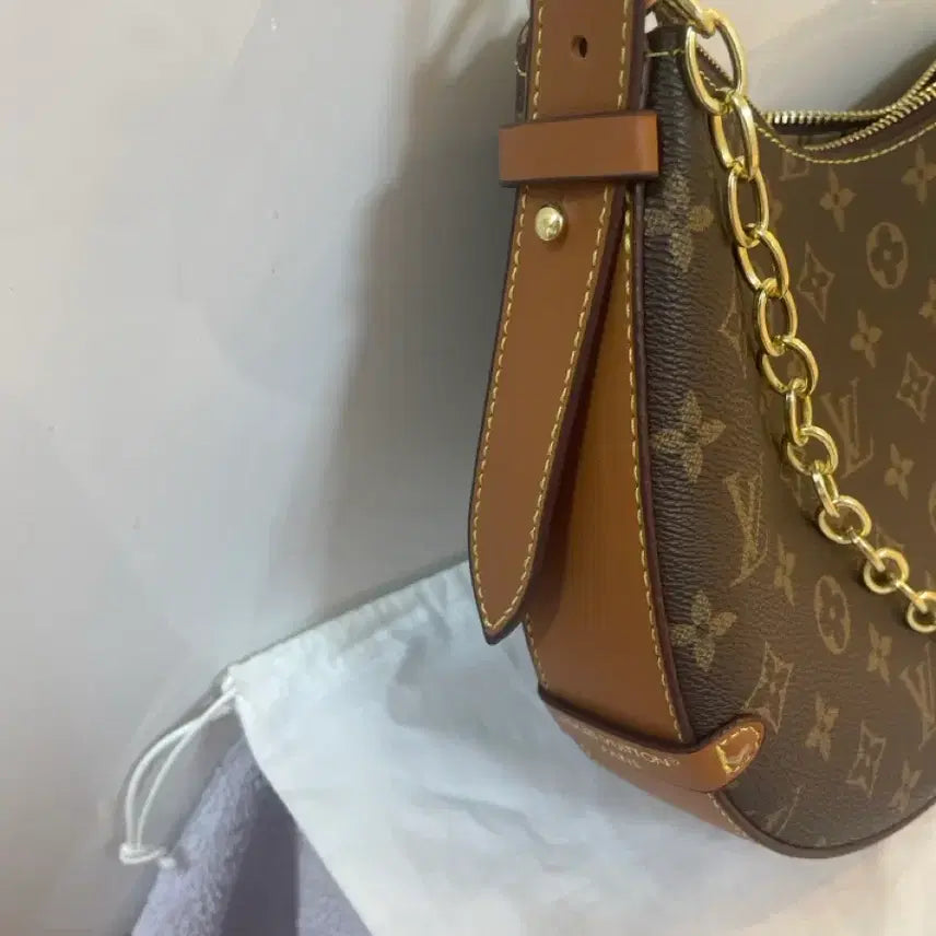 [BUNJANG] LOU Crescent Shoulder Bag / 루 반달숄더백