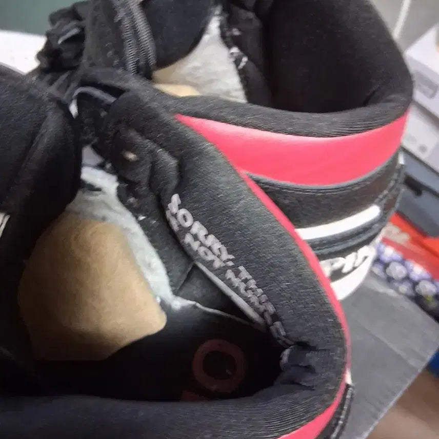[BUNJANG] Nike Air Jordan 1 Mid Black White Red Sneakers / 나이키 에어 조던 1