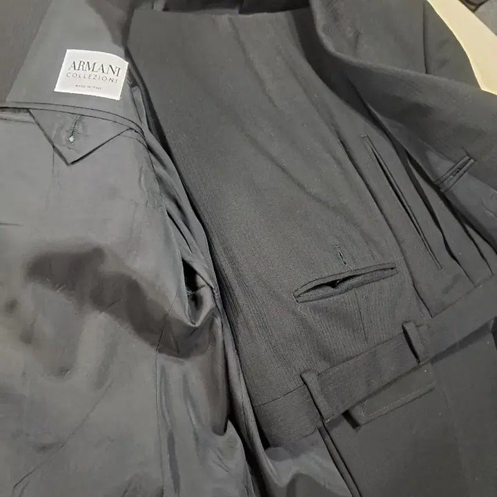 [SOLD OUT] 아르마니 꼴레지오니 블랙 스트라이프 정장 자켓