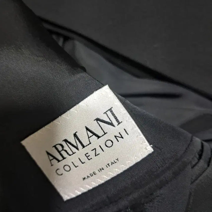 [SOLD OUT] 아르마니 꼴레지오니 블랙 스트라이프 정장 자켓