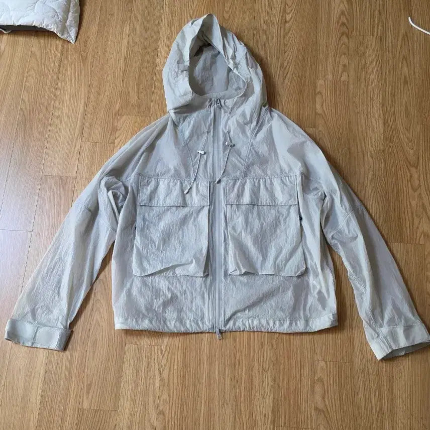 [BUNJANG] Ilcorso Sheer Hood Zip-Up Windbreaker Light Gray IEJU4E207G1 / 일꼬르소 쉬어 후드 집업 바람막이 라이트그레이 IEJU4E207G1
