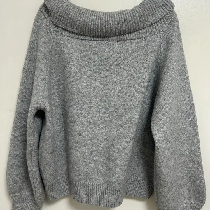 [BUNJANG] MOMENTLEES Off-Shoulder Knit Top Gray / 새상품) 모먼리즈 여리핏 꽈배기 리본 오프숄더 니트 그레이 회색