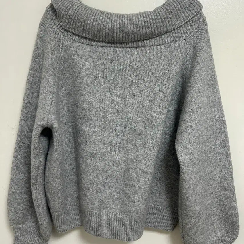 [BUNJANG] MOMENTLEES Off-Shoulder Knit Top Gray / 새상품) 모먼리즈 여리핏 꽈배기 리본 오프숄더 니트 그레이 회색