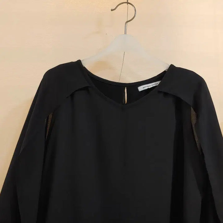 [BUNJANG] Black Blouse - Size L / 4.  블랙블라우스