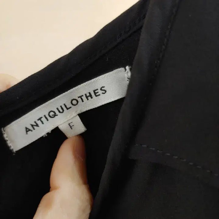 [BUNJANG] Black Blouse - Size L / 4.  블랙블라우스