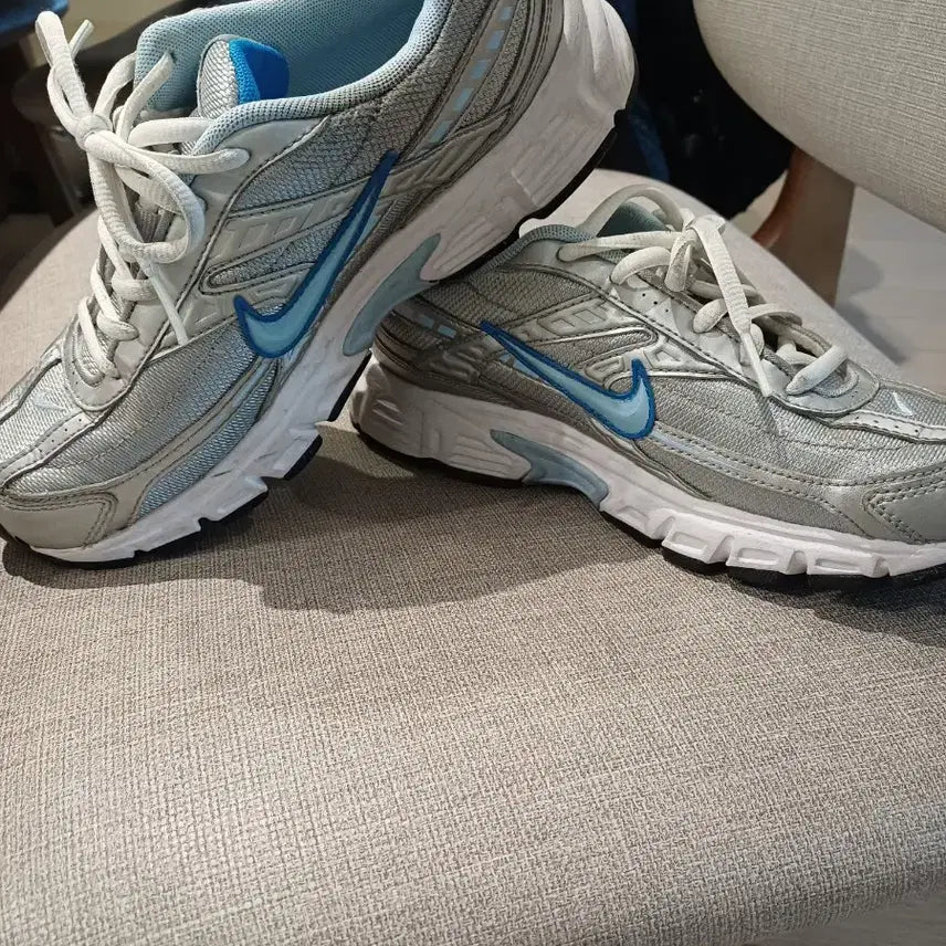 [BUNJANG] Nike Initiator Women's Sneakers 240 / 나이키 여성 이니시에이터 240